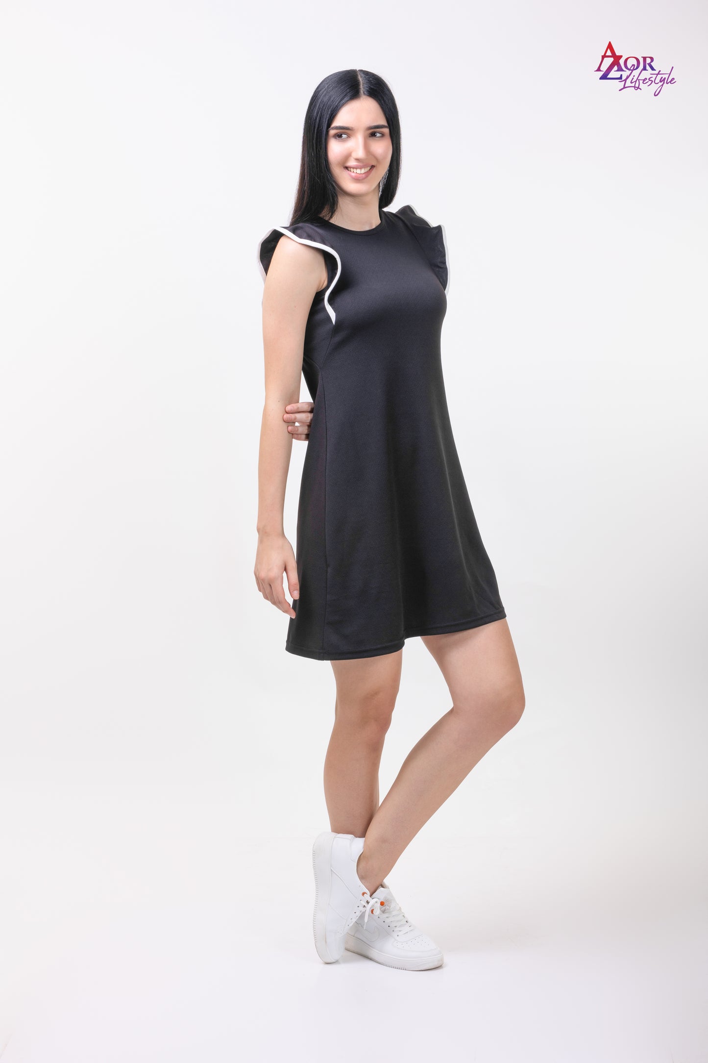 Women black round neck dress