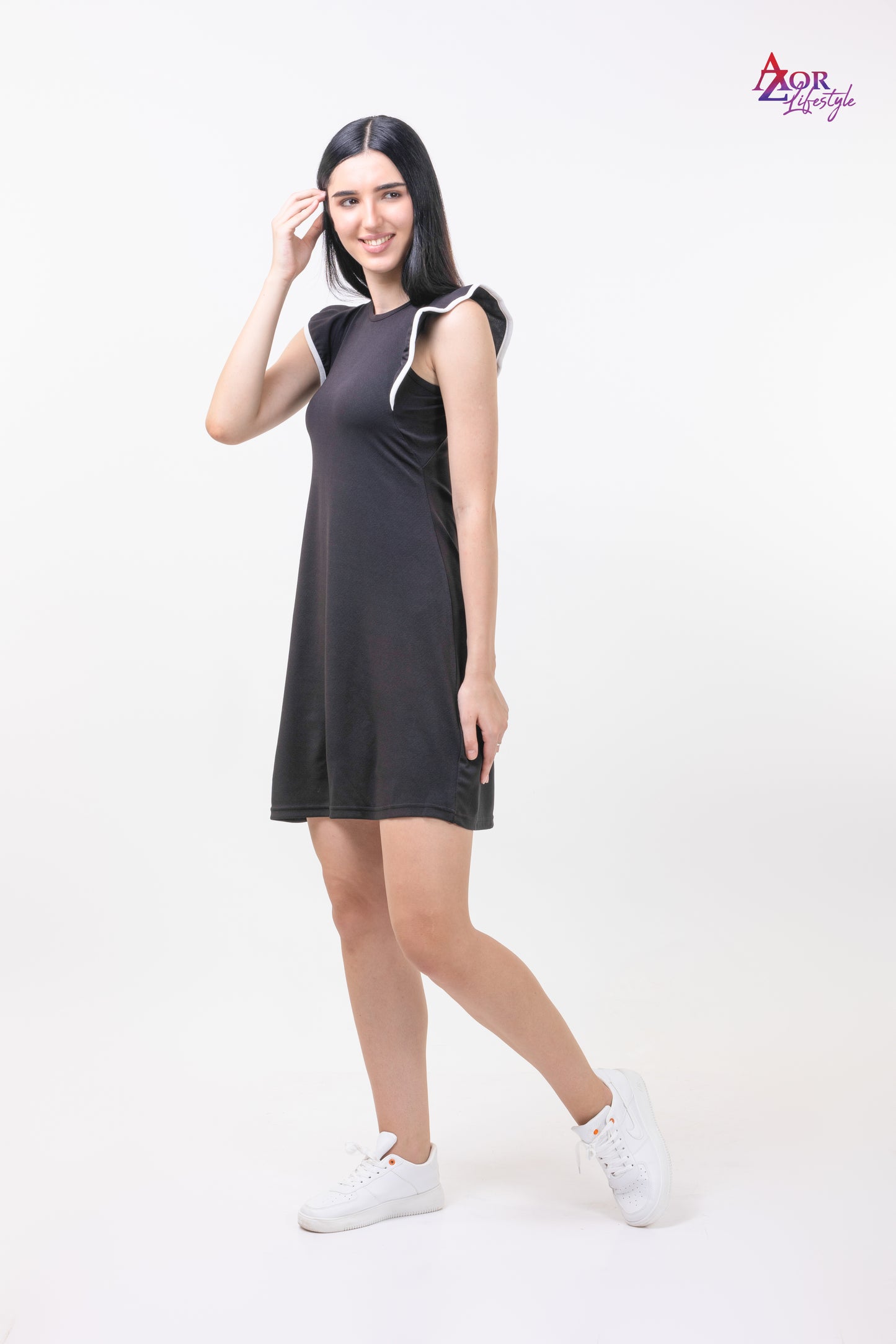 Women black round neck dress