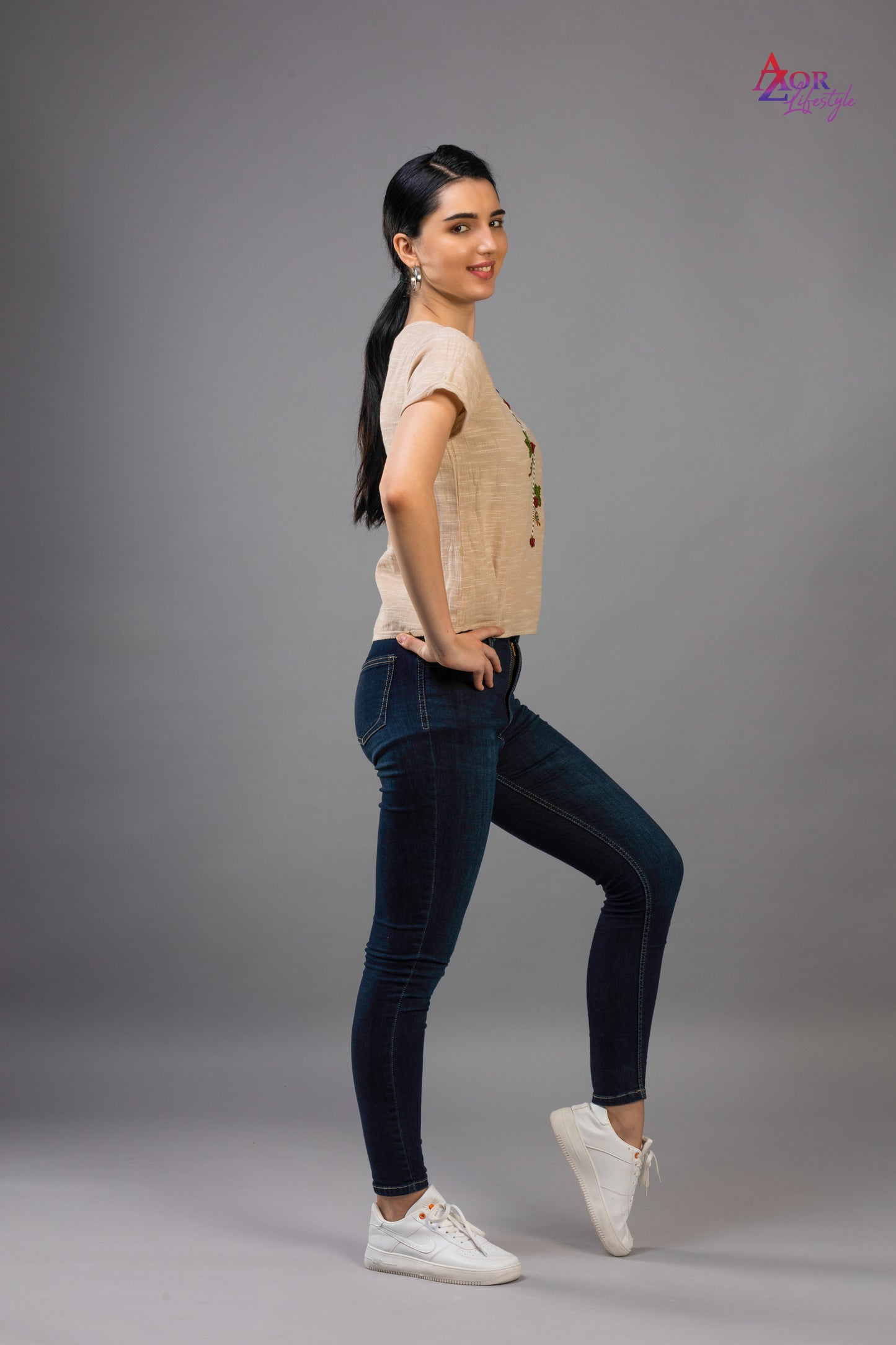 Women off white/ivory top