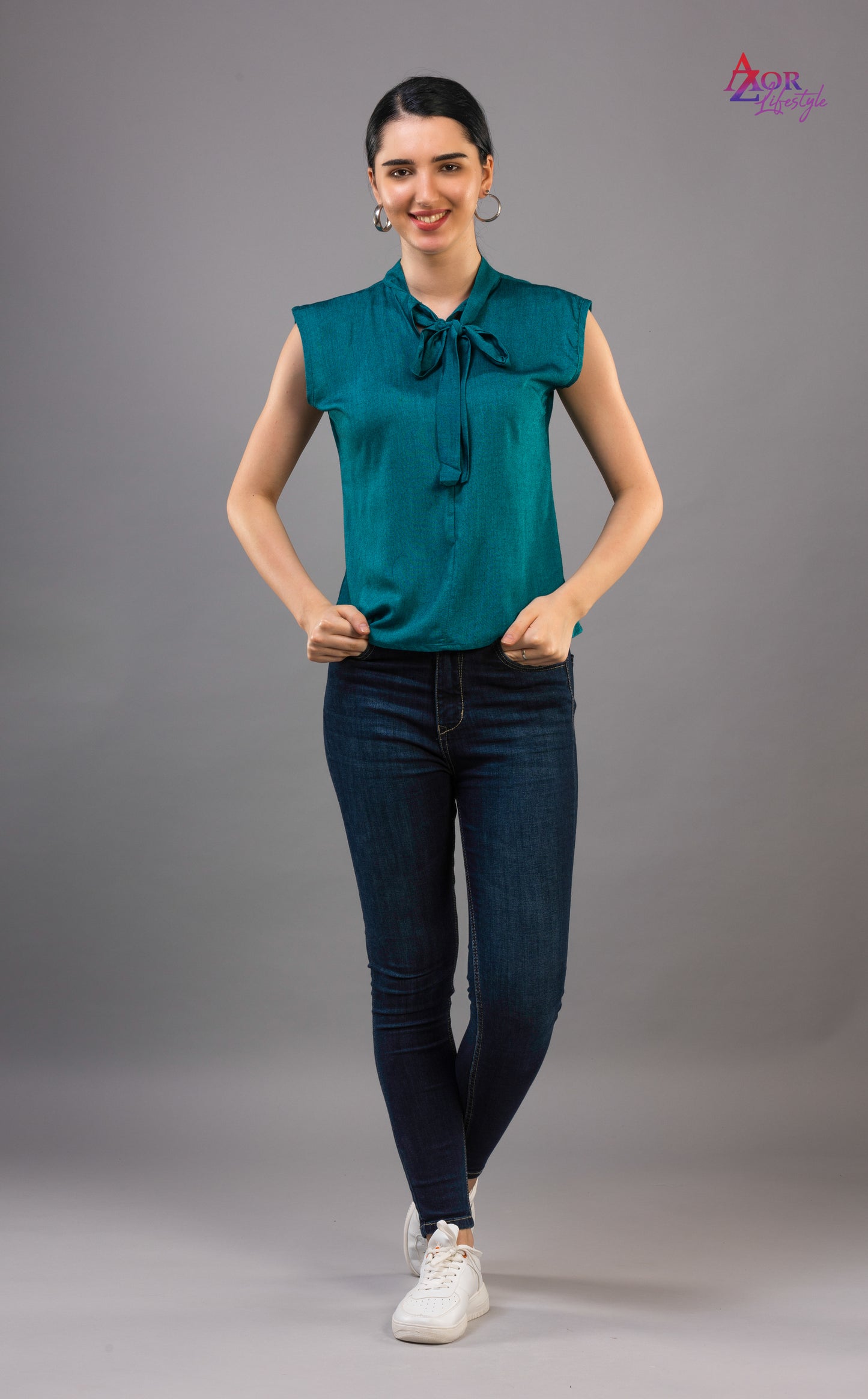 Women turquoise blue top
