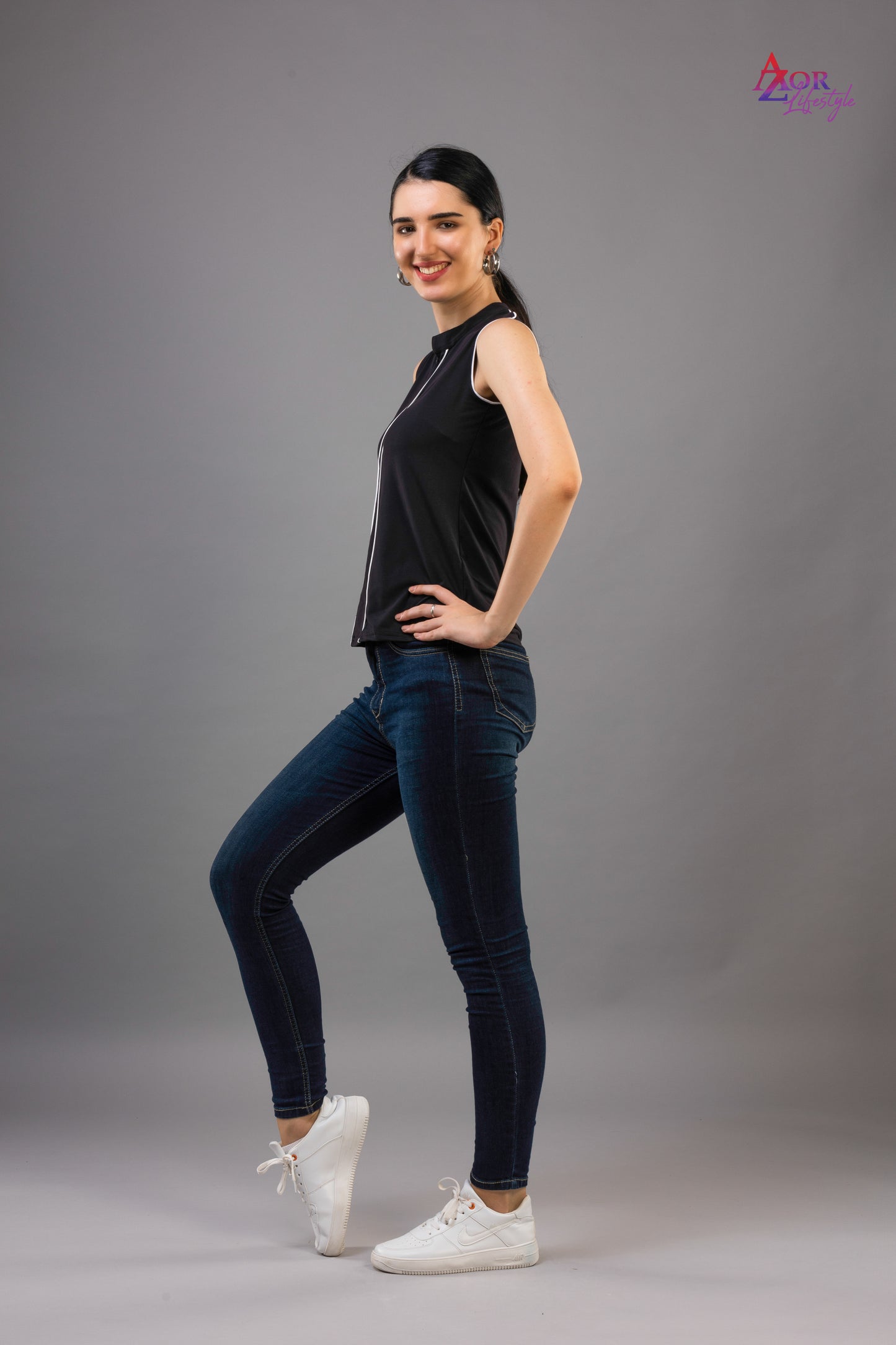 Women black sleeveless top